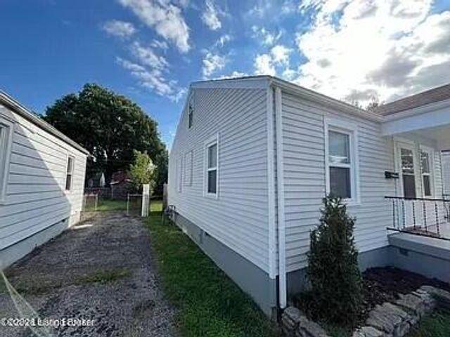 1323 Thornberry Ave, Louisville, KY 40215
