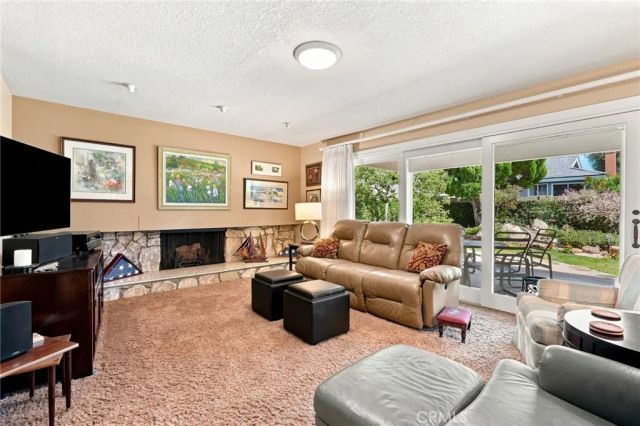 2040 Swan Drive, Costa Mesa, CA 92626