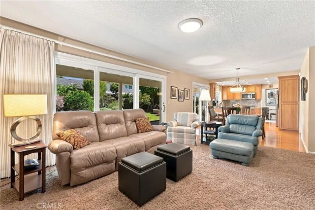 2040 Swan Drive, Costa Mesa, CA 92626