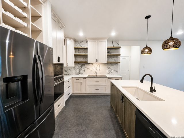 656 Fawn Drive, Spring Branch, TX 78070