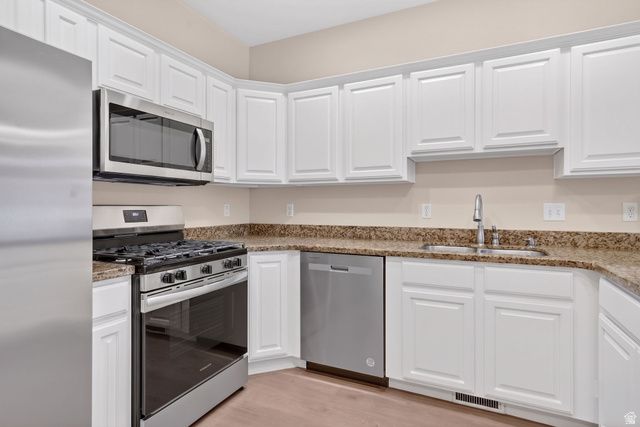 1364 E OLD MAPLE CT, Murray, UT 84117