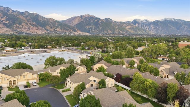 1364 E OLD MAPLE CT, Murray, UT 84117