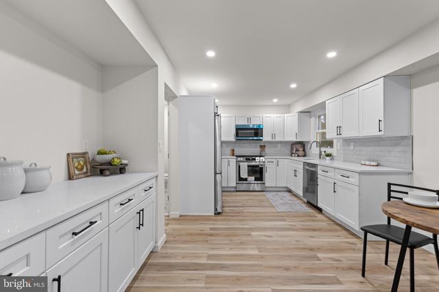 206 CLUB HOUSE DR, Willingboro, NJ 08046