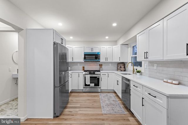 206 CLUB HOUSE DR, Willingboro, NJ 08046