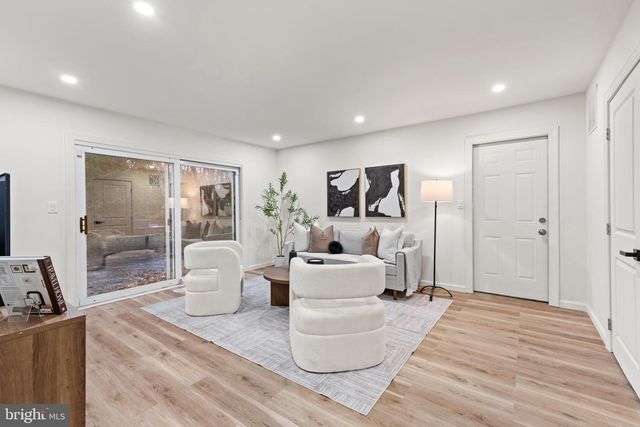 206 CLUB HOUSE DR, Willingboro, NJ 08046