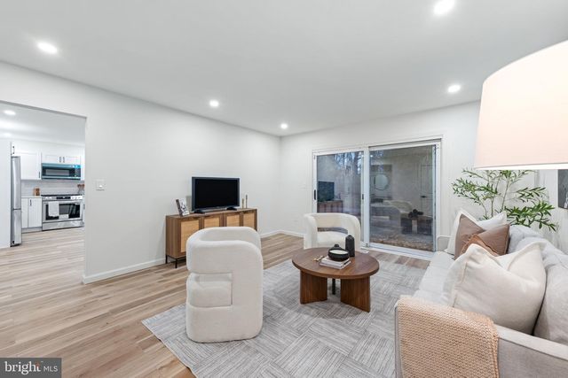 206 CLUB HOUSE DR, Willingboro, NJ 08046