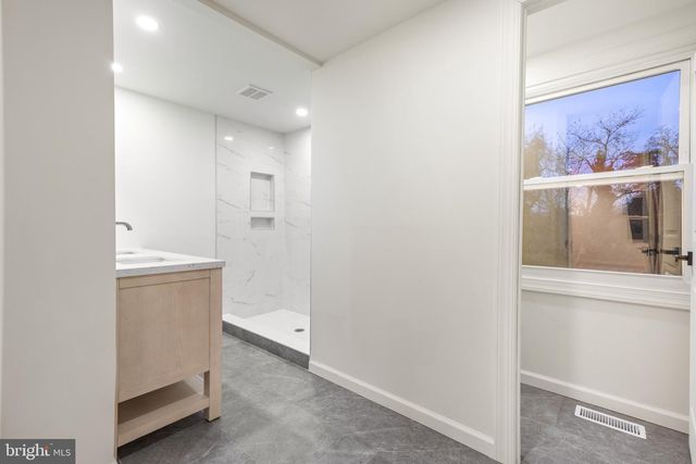 206 CLUB HOUSE DR, Willingboro, NJ 08046