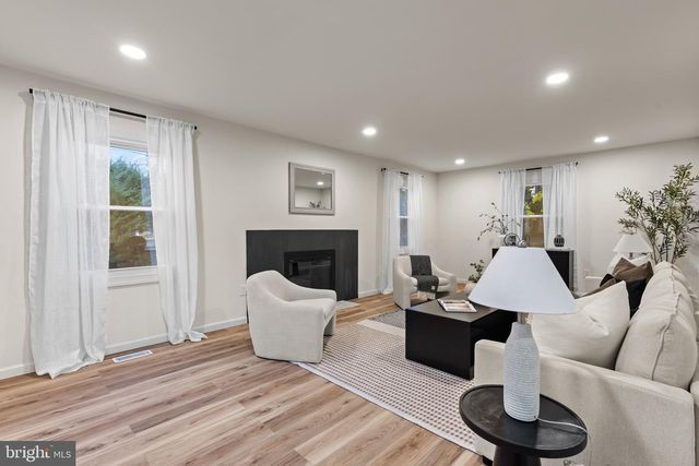 206 CLUB HOUSE DR, Willingboro, NJ 08046