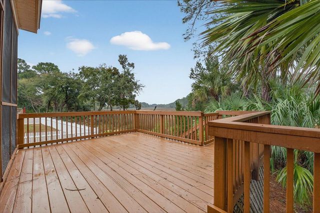 1881 Palmetto Isle Drive, Mount Pleasant, SC 29466