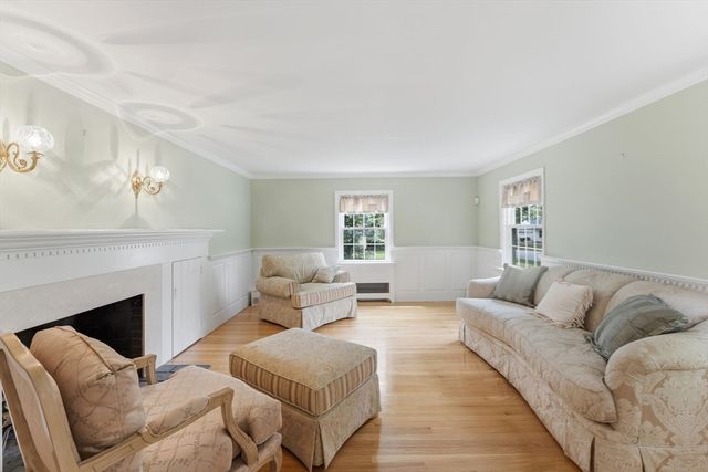127 Anawan Rd, North Attleboro, MA 02760