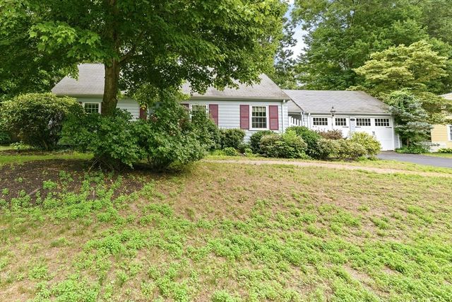 127 Anawan Rd, North Attleboro, MA 02760