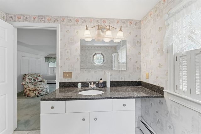 127 Anawan Rd, North Attleboro, MA 02760