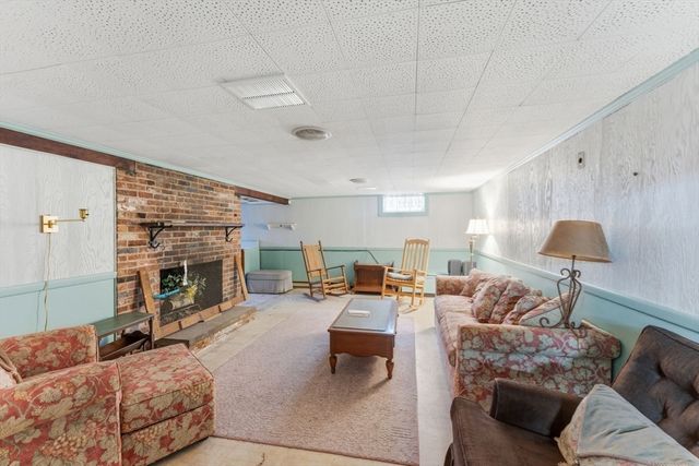 127 Anawan Rd, North Attleboro, MA 02760