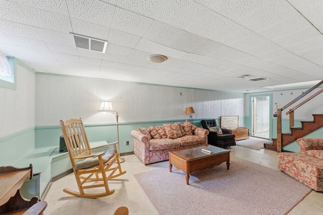 127 Anawan Rd, North Attleboro, MA 02760