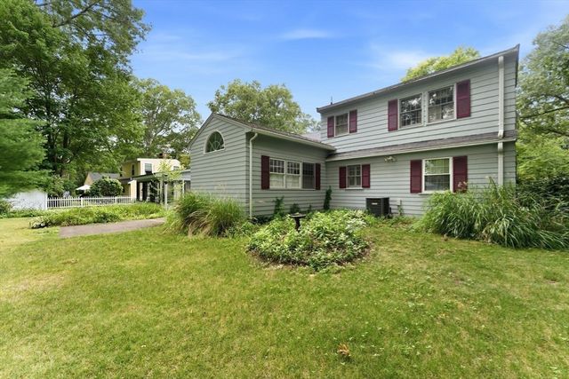 127 Anawan Rd, North Attleboro, MA 02760
