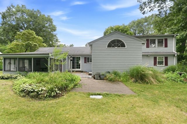 127 Anawan Rd, North Attleboro, MA 02760