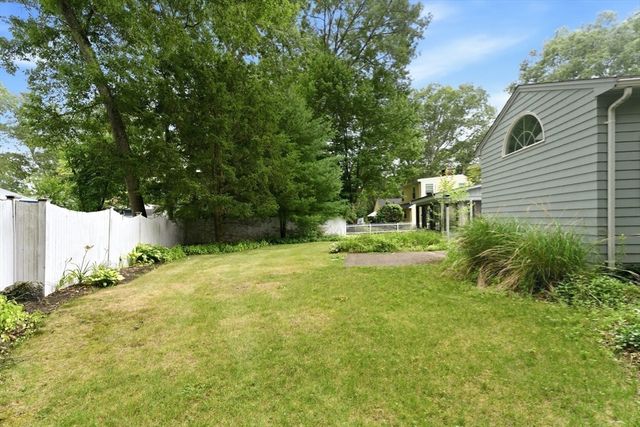 127 Anawan Rd, North Attleboro, MA 02760