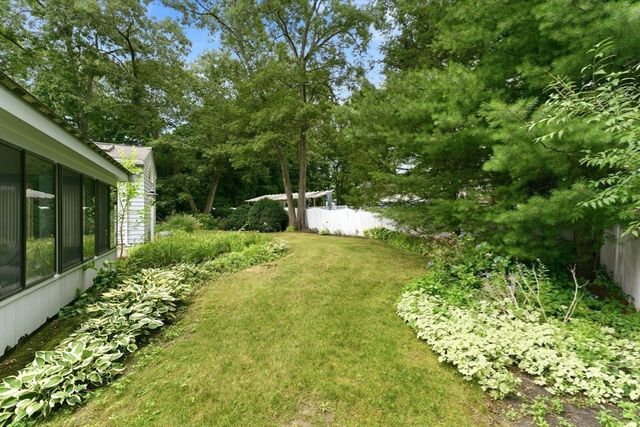 127 Anawan Rd, North Attleboro, MA 02760
