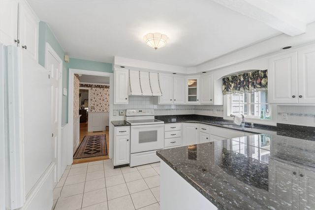 127 Anawan Rd, North Attleboro, MA 02760