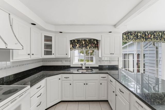 127 Anawan Rd, North Attleboro, MA 02760