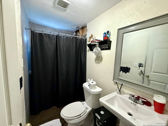 143 Los Arboles, San Antonio, TX 78214