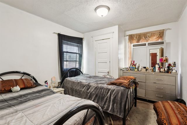 2126 University Avenue, Des Moines, IA 50311