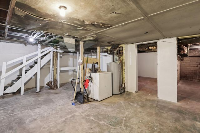 2126 University Avenue, Des Moines, IA 50311