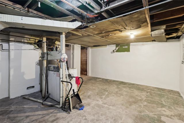 2126 University Avenue, Des Moines, IA 50311