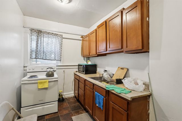 2126 University Avenue, Des Moines, IA 50311