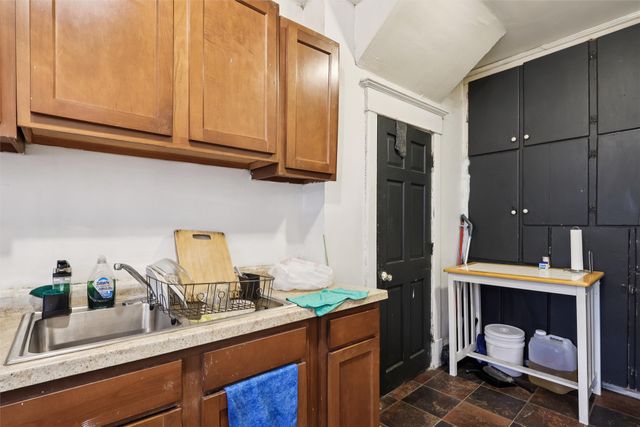 2126 University Avenue, Des Moines, IA 50311