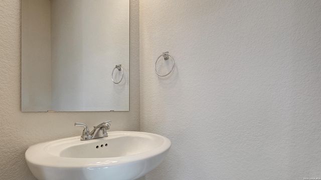 1529 Alsatian Avenue, San Antonio, TX 78253