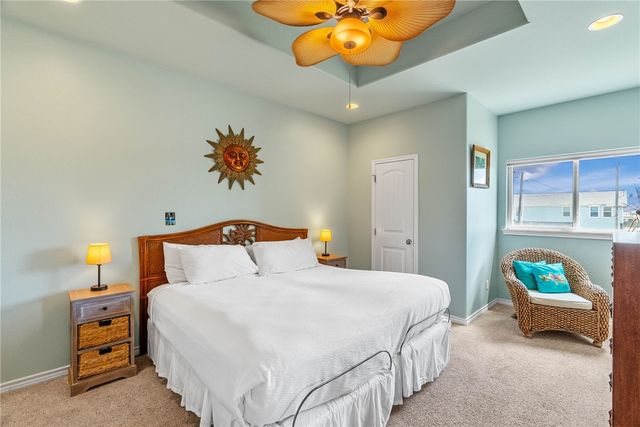 14 Belaire Dr, Rockport, TX 78382