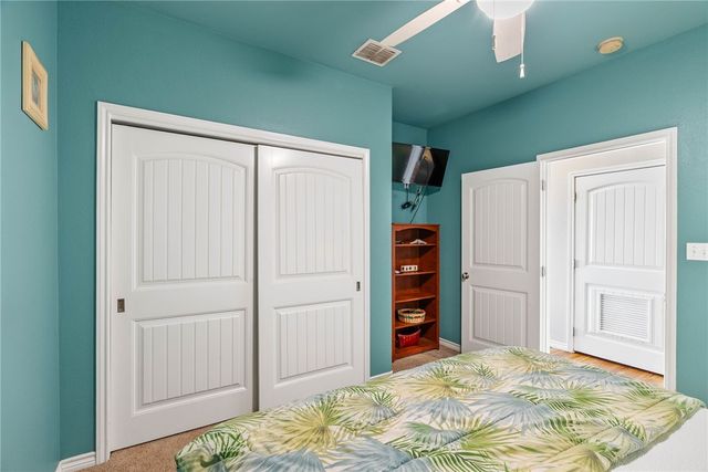 14 Belaire Dr, Rockport, TX 78382