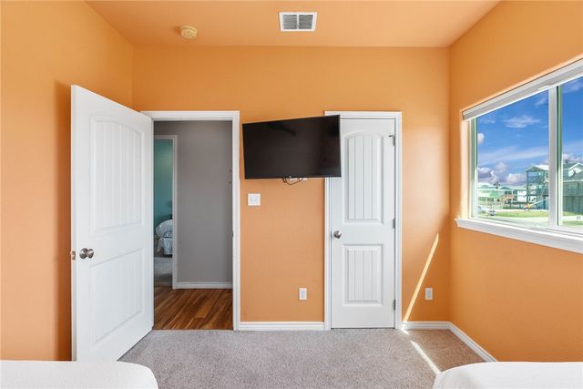 14 Belaire Dr, Rockport, TX 78382