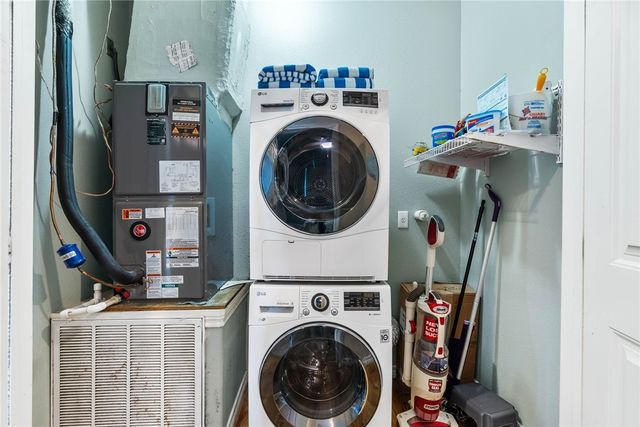 14 Belaire Dr, Rockport, TX 78382