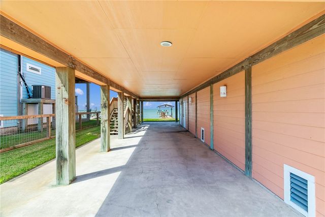 14 Belaire Dr, Rockport, TX 78382