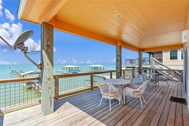 14 Belaire Dr, Rockport, TX 78382