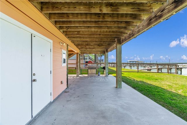 14 Belaire Dr, Rockport, TX 78382