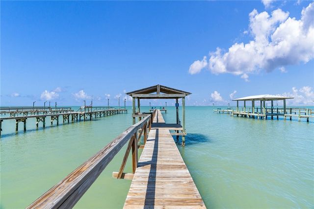 14 Belaire Dr, Rockport, TX 78382