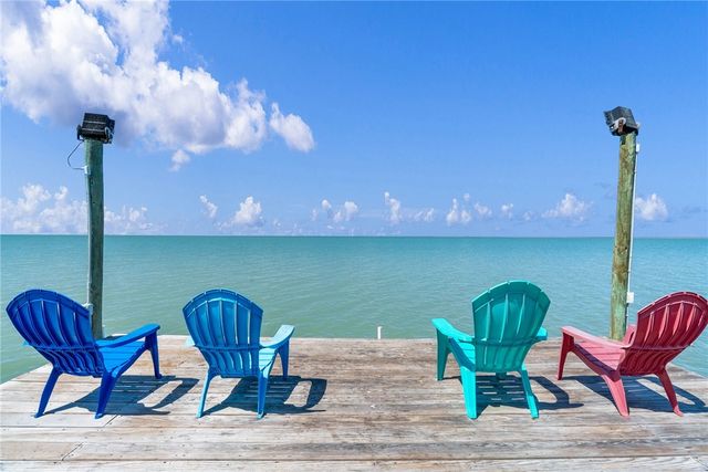 14 Belaire Dr, Rockport, TX 78382