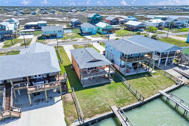 14 Belaire Dr, Rockport, TX 78382