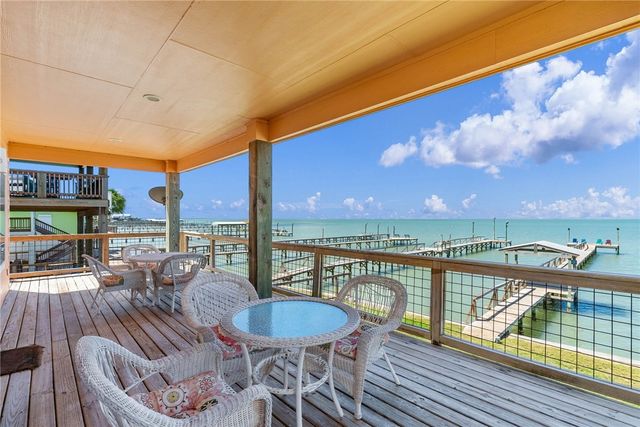 14 Belaire Dr, Rockport, TX 78382