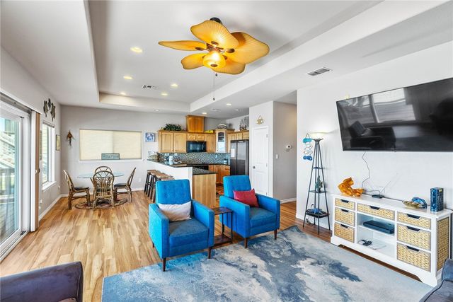 14 Belaire Dr, Rockport, TX 78382