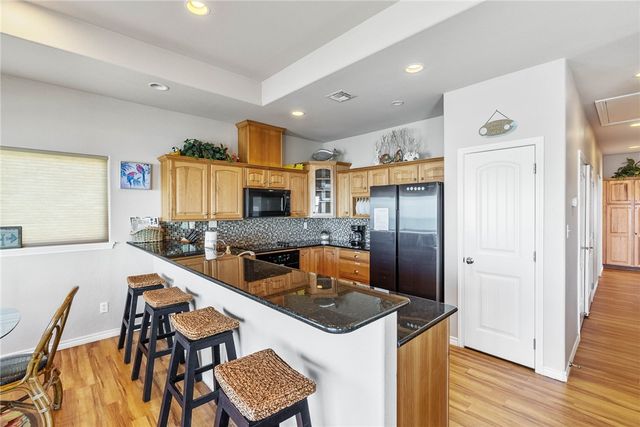 14 Belaire Dr, Rockport, TX 78382