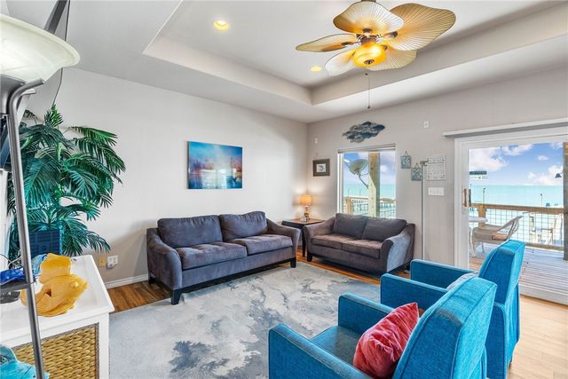 14 Belaire Dr, Rockport, TX 78382