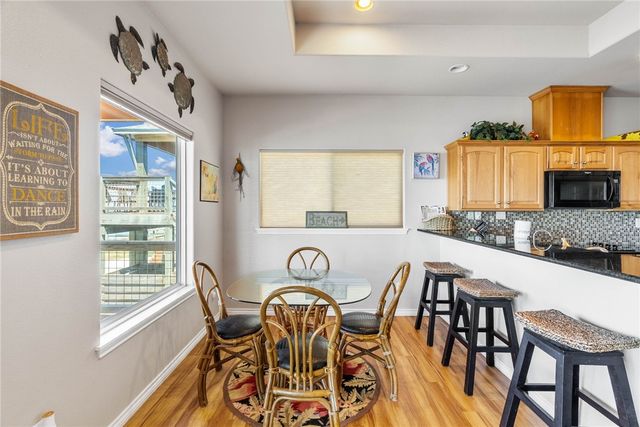 14 Belaire Dr, Rockport, TX 78382