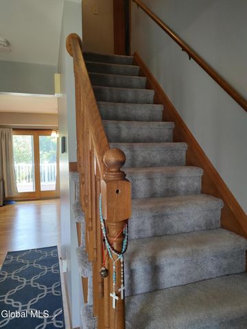 29 Blue Jay Way, Clifton Park, NY 12148