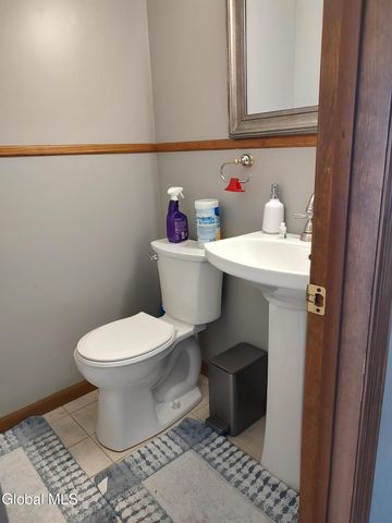 29 Blue Jay Way, Clifton Park, NY 12148