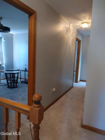 29 Blue Jay Way, Clifton Park, NY 12148