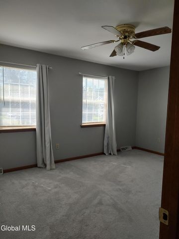 29 Blue Jay Way, Clifton Park, NY 12148